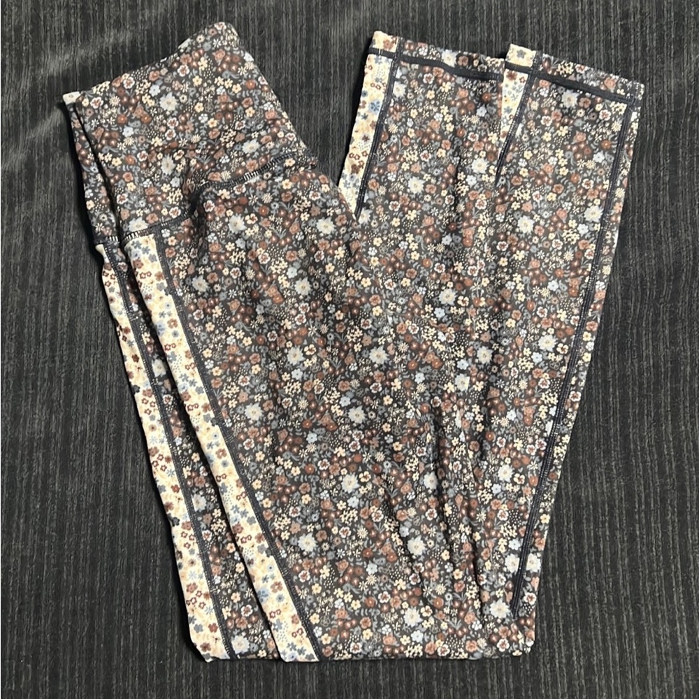 Senita Athletics Division Leggings in Midnight Daisy